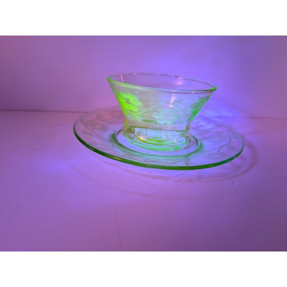 Vintage Green Uranium Glass Bowl & Saucer With Floral Etching - Picture 5 of 9
